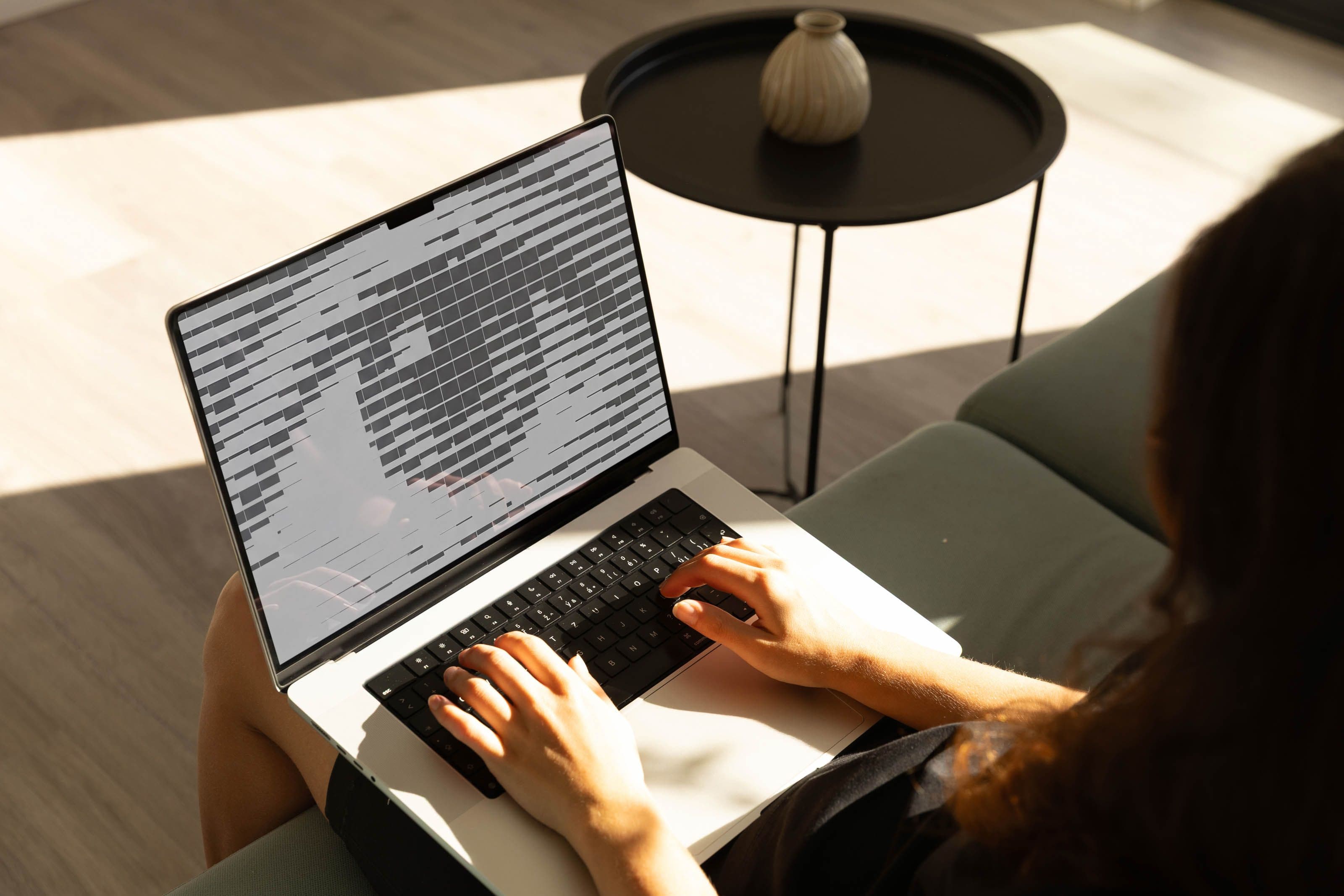 Vision L003 - Macbook Pro Mockup - Image 2